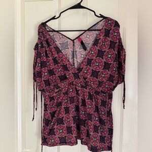 Pure Energy Pink and Black highly adjustable Patterned Blouse. Size 2x